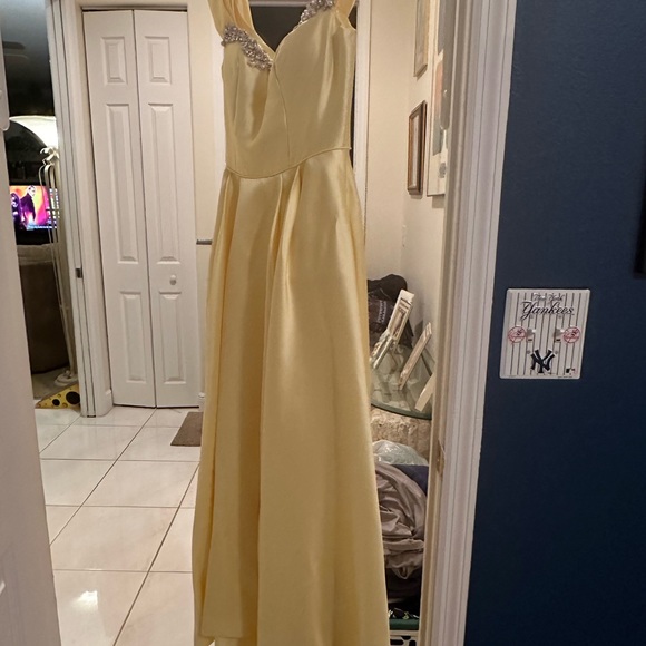 IT’S PROM SEASON!!! Sherri Hill Prom dress - Picture 6 of 14